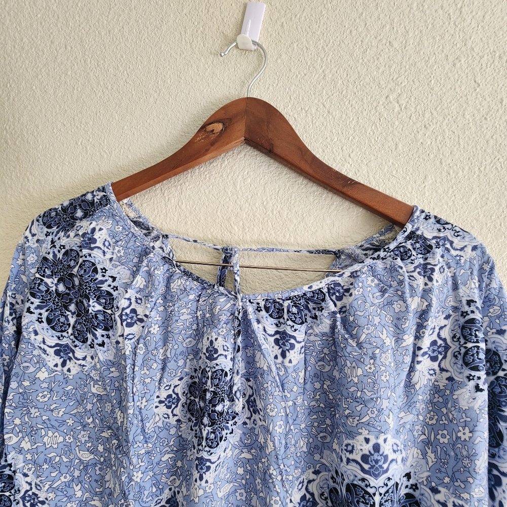 Chelsea & Theodore Embroidered Round Neck Top MEDIUM - Picture 3 of 8